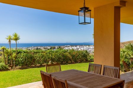 2 Bedroom Apartment For Rent in Benahavís, Málaga - Photo 3