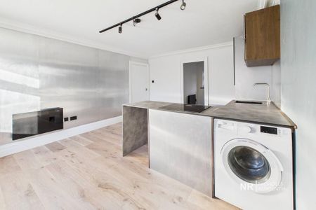 3 bedroom ground floor flat to rent - Photo 2