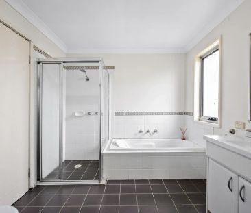 Modern Family Home in a Quiet Cul-de-Sac - Photo 6