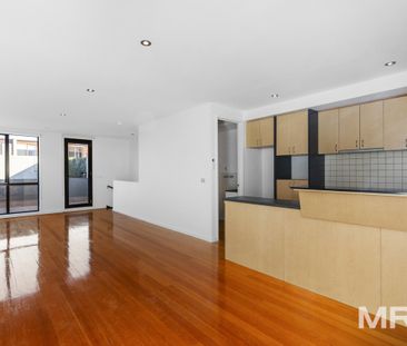 Bright, spacious, peaceful and central! - Photo 1