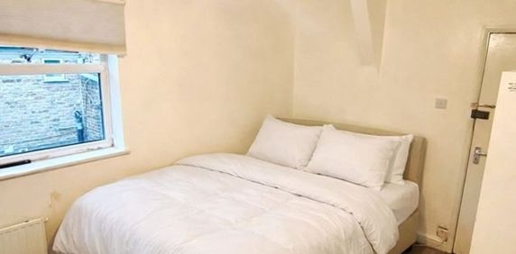 Studio Flat, Neasden Lane North, NW10 - Photo 2