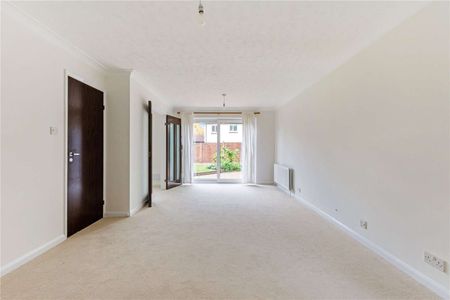 Detached family house, with double garage, in desirable location - Photo 2