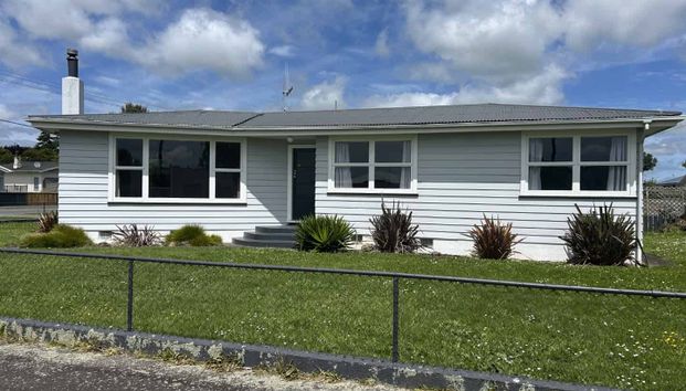 PAHIATUA - 3 BEDROOMS - Photo 1