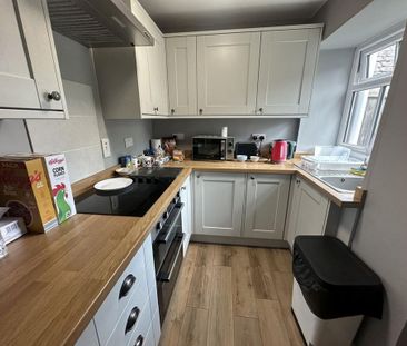 2 bedroom end of terrace house to rent - Photo 5