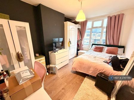 4 bedroom terraced house to rent - Photo 5