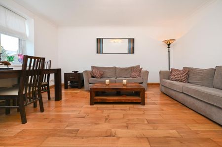 2 bedroom ground floor flat to rent - Photo 3