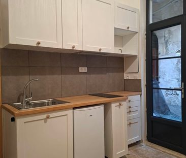 Location Appartement 1 pièce 15m² NIMES 30000 - Photo 2