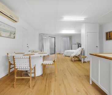 Refurbished 2 Bedroom Home in Elevated Alexandra Headland Location! - Photo 2