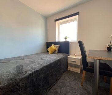 1 bedroom in a house share to rent - Photo 1
