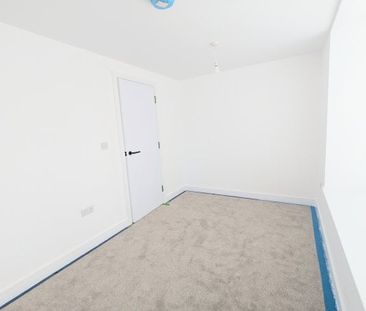 Spinney Road, Irthlingborough, NN9 - Photo 4