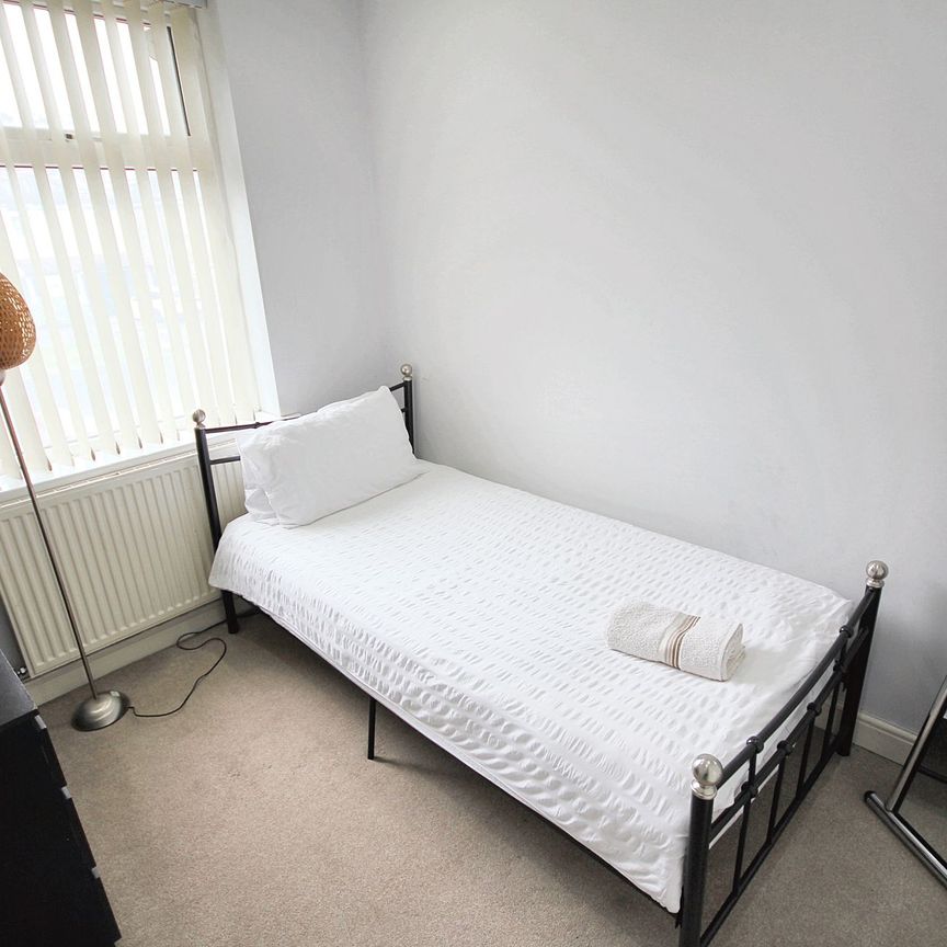 6 Worton Way, Hounslow, Hounslow, TW3 1PN - Photo 1