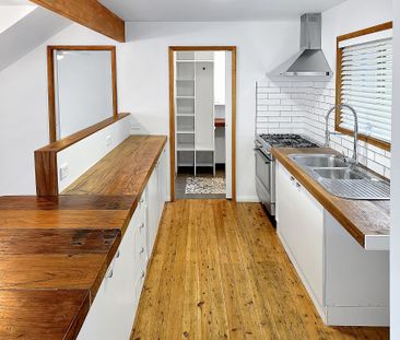 CHARMING 3 BEDROOM COTTAGE - Photo 6