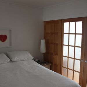 Apt. 3 1/2, Meublé Et Rénové - Photo 2