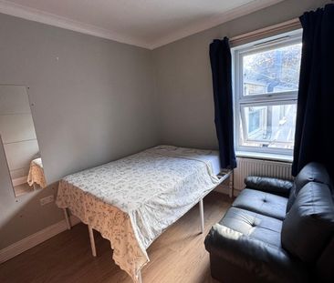 Room in a Shared House, Chandler Avenue, E16 - Photo 4