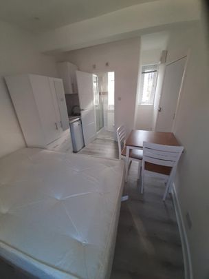 Studio Flat, London, SW1V - Photo 1
