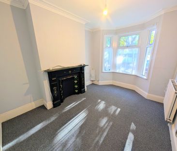 A 3 Bedroom Terraced - Photo 2