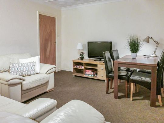 5 bedroom semi-detached house to rent - Photo 1