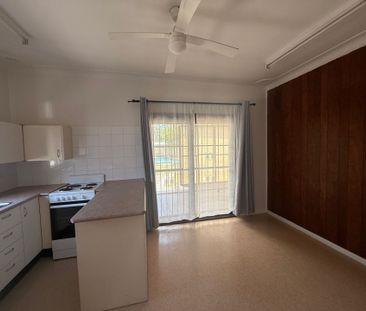 Perfect Family Home with Sparkling Pool - Photo 6