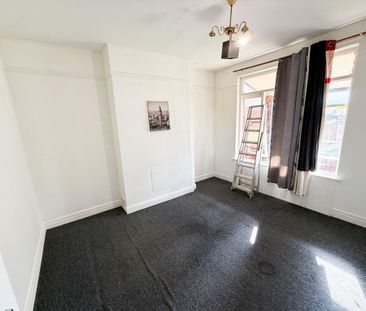 4 bedroom terraced house to rent - Photo 2