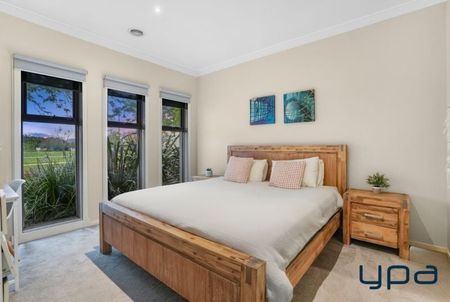 Prestigious Family Home in a Prime Boardwalk Estate Location ! - Photo 4