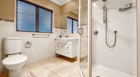 One bedroom one bathroom in Greenhithe - Photo 5