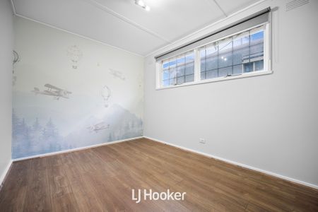 Spacious & Renovated Family Home in Prime Dandenong North Location! - Photo 3