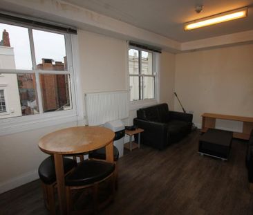 4 bedroom flat to rent - Photo 1
