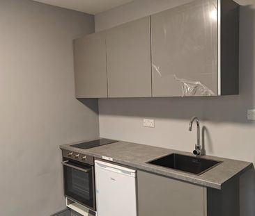 Studio Flat, Woodville Road, NW11 - Photo 2