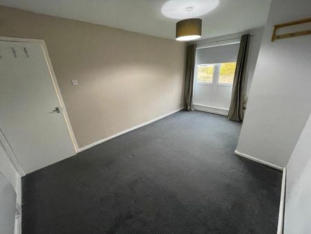 3 bedroom flat to rent - Photo 5