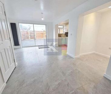 Marshall Drive, Hayes, UB4 - Photo 4