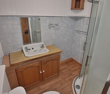 2 bedroom cottage to rent - Photo 2