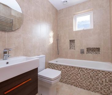 3 bedroom flat to rent - Photo 6