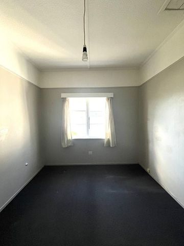🏡 Stunning 3-Bedroom Apartment with Harbour Views - Photo 3
