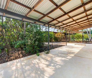 FAMILY LIVING WITH LARGE YARD - Photo 3
