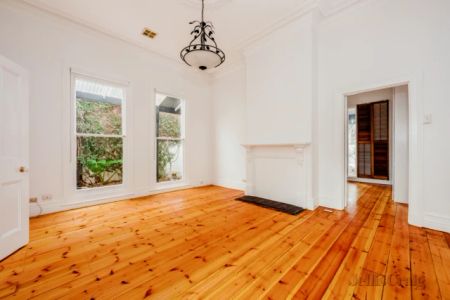 3 Bed, 1 Bath - Photo 2