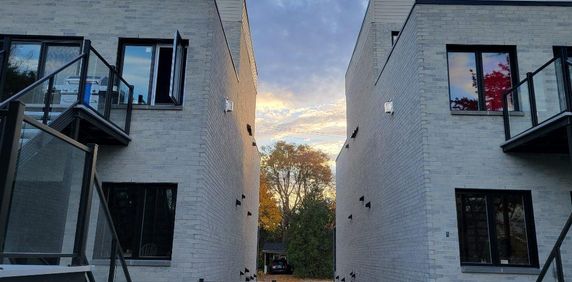 Nouvelle Construction 5 1/2 secteur Tranquille a 10 Mins du Rem - Photo 2