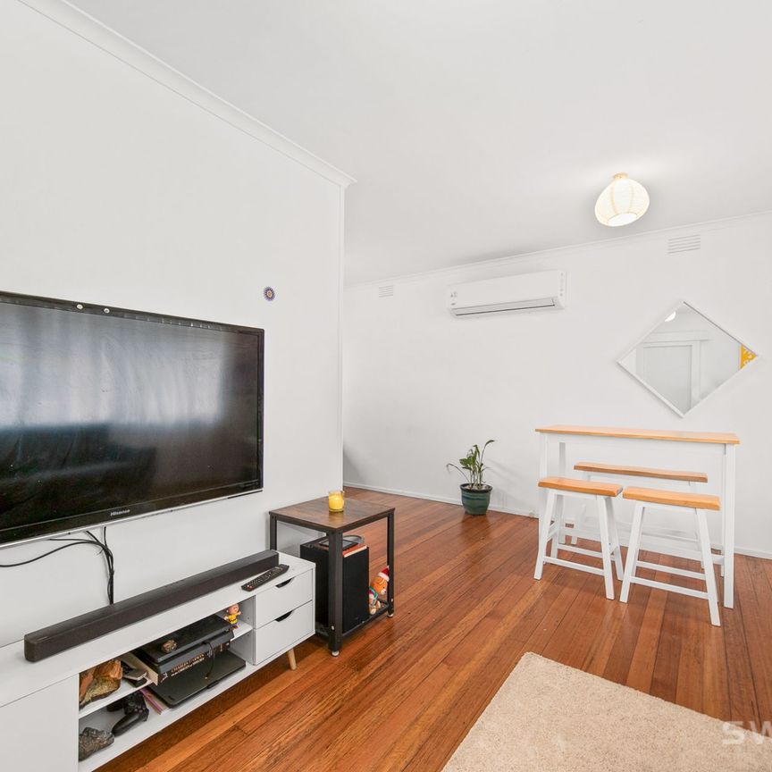 Neat two bedroom unit in prime location - Photo 1