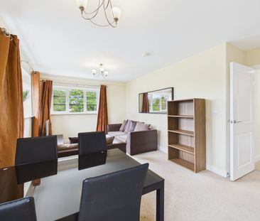 2 bedroom Flat in Wallis Square, Farnborough - Photo 1