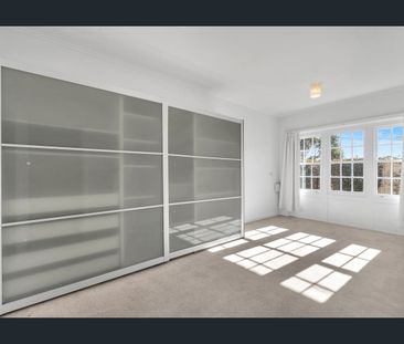 Easy-Care Unit Offering an Exceptional Lifestyle! - Photo 2