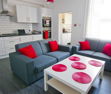 Albany Terrace, Chatham - Photo 1