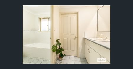 DETACHED DUPLEX FOR LEASE - Photo 2