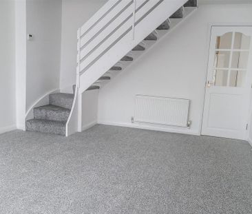 2 bedroom semi-detached house to rent - Photo 6