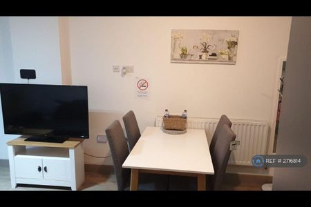 2 bedroom flat to rent - Photo 2
