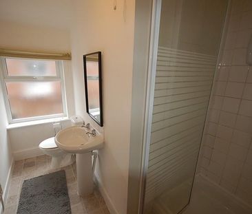 1 bedroom in a house share to rent - Photo 6