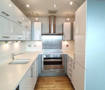 2 bed flat to rent - Photo 2