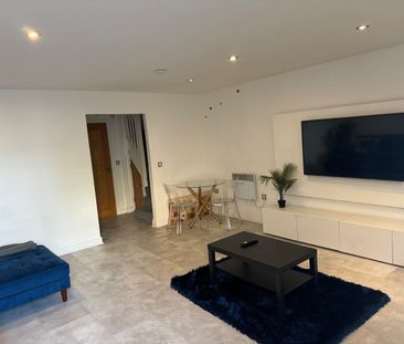 2 Bed Maisonette, Onyx Mews, E15 - Photo 4