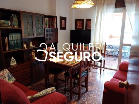 Alquiler de piso en Calle Calzada de la Trinidad - Photo 2