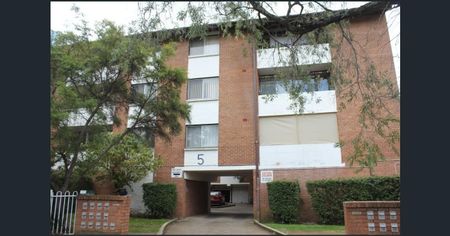 PRIME LOCATION! - Photo 2