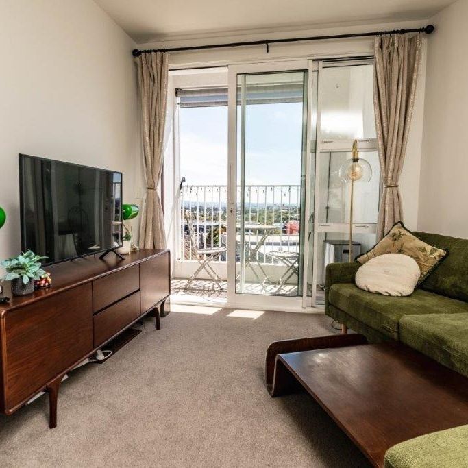 Charming Corner Apartment Mount Eden - Photo 1