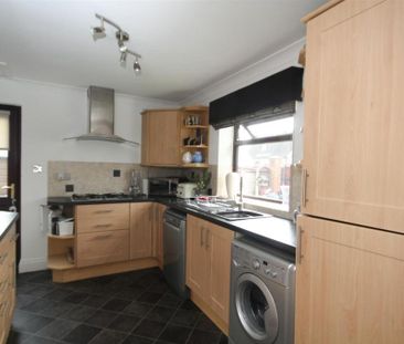 3 bedroom semi-detached house to rent - Photo 5